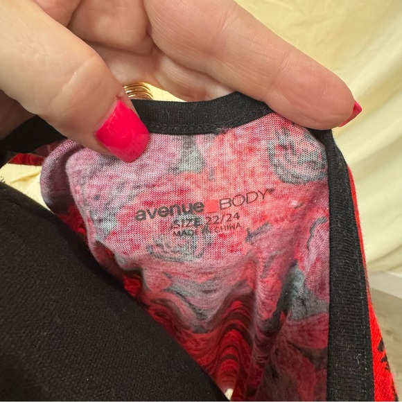 Roses are red knee length nightgown - Picture 4 of 8